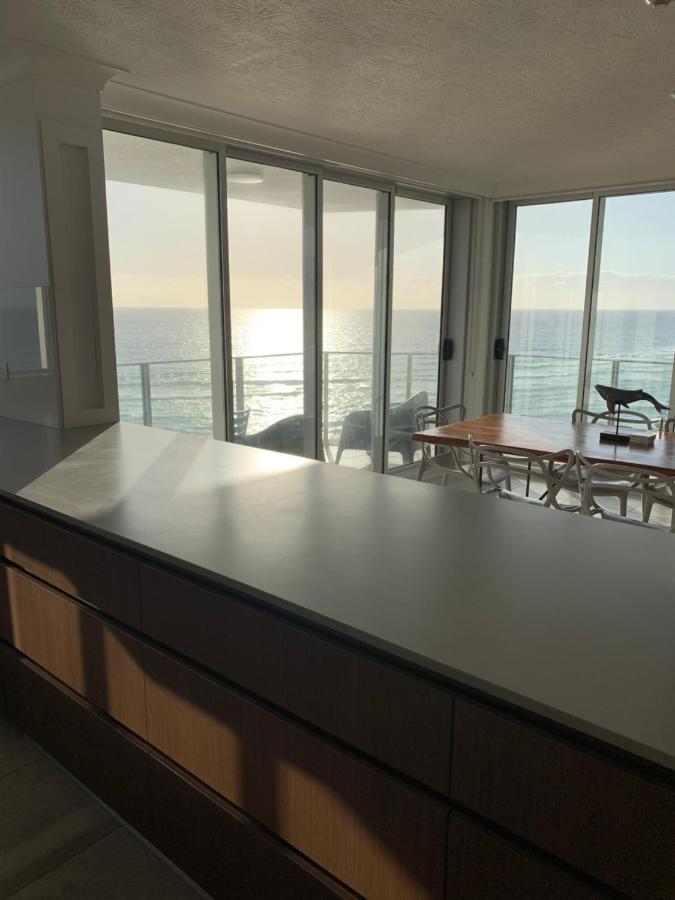 Pacific Regis Beachfront Holiday Apartments Gold Coast Exteriér fotografie